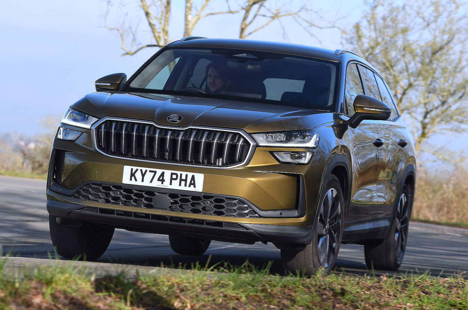 Used Skoda Kodiaq 2024-present front cornering gold