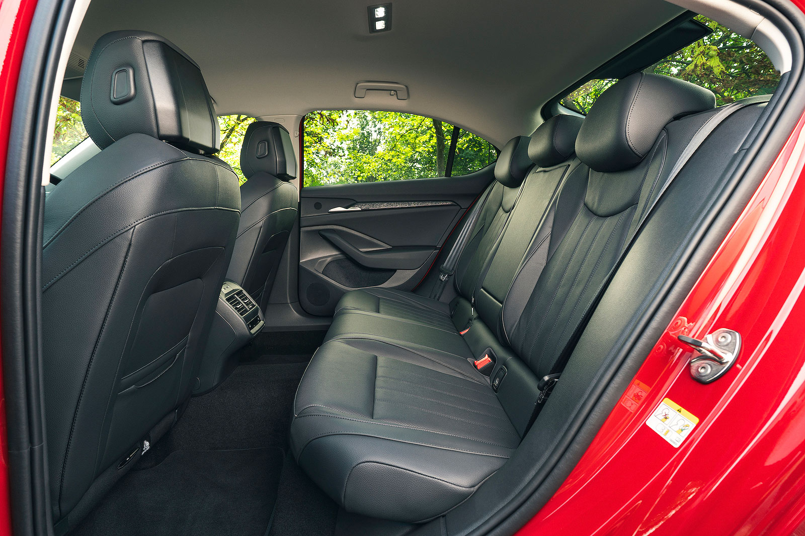 Used Skoda Superb 2024-present back seats