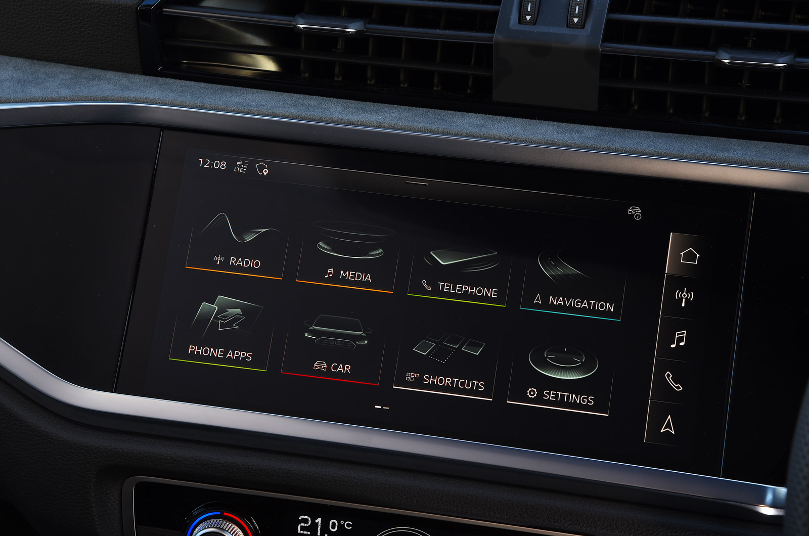 Used Audi Q3 touchscreen