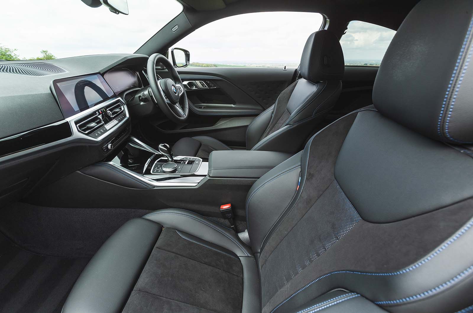 Used BMW 2 Series Coupé 2022-present front seats