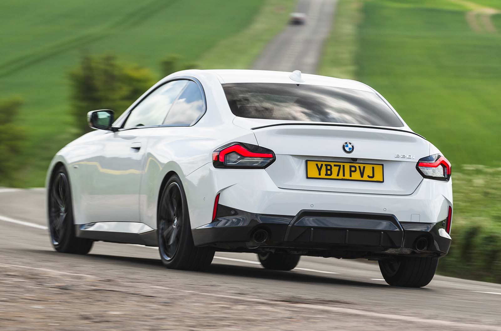 Used BMW 2 Series Coupé 2022-present rear cornering white