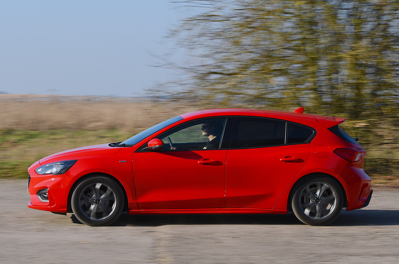 Used Ford Focus 2018-2026 panning shot red
