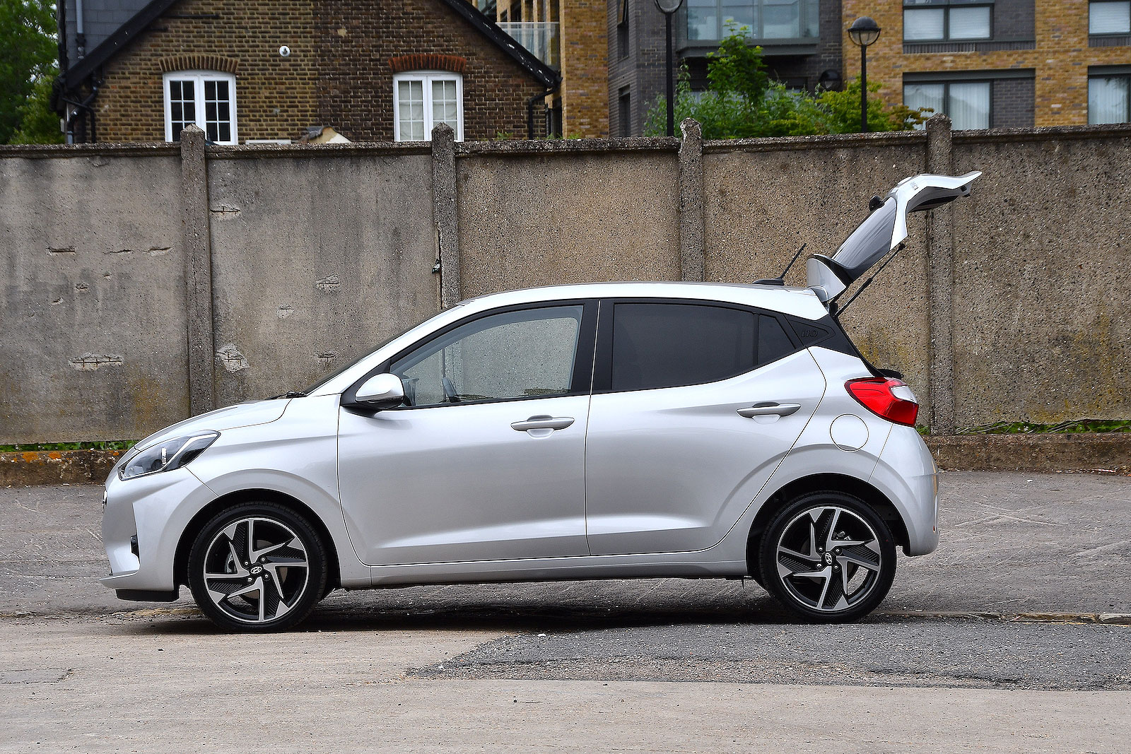 Used Hyundai i10 2020-present side boot open