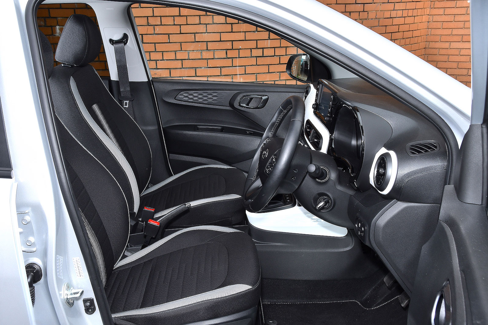 Used Hyundai i10 2020-present front seats