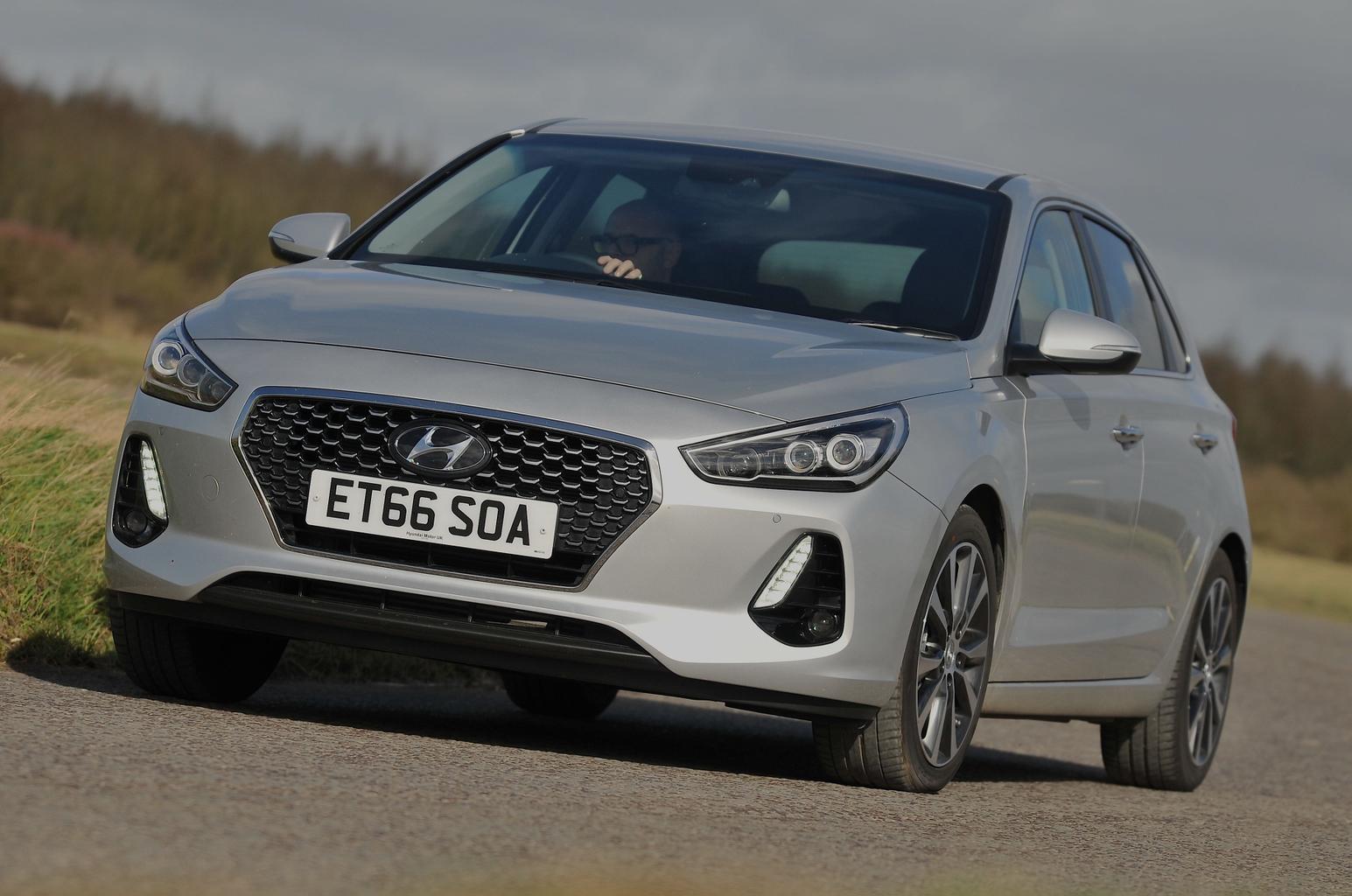 Used Hyundai i30 Hatchback 2017-present front cornering silver