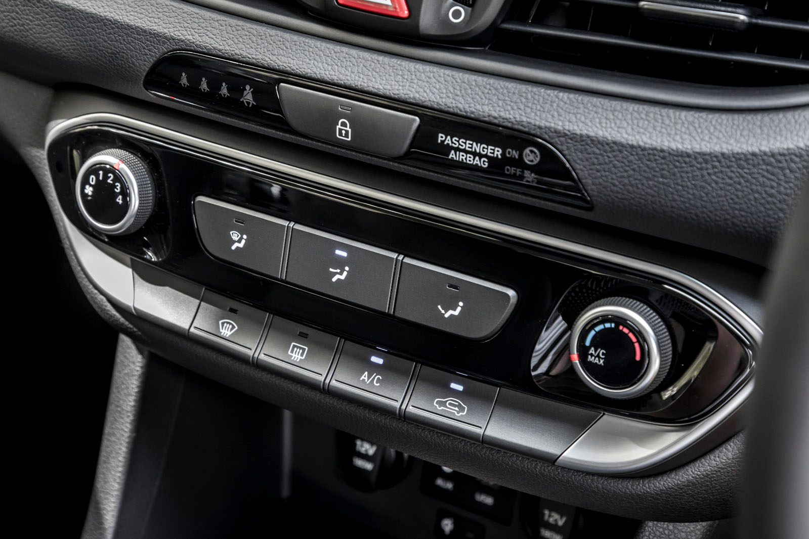 Used Hyundai i30 Hatchback 2017-present climate controls