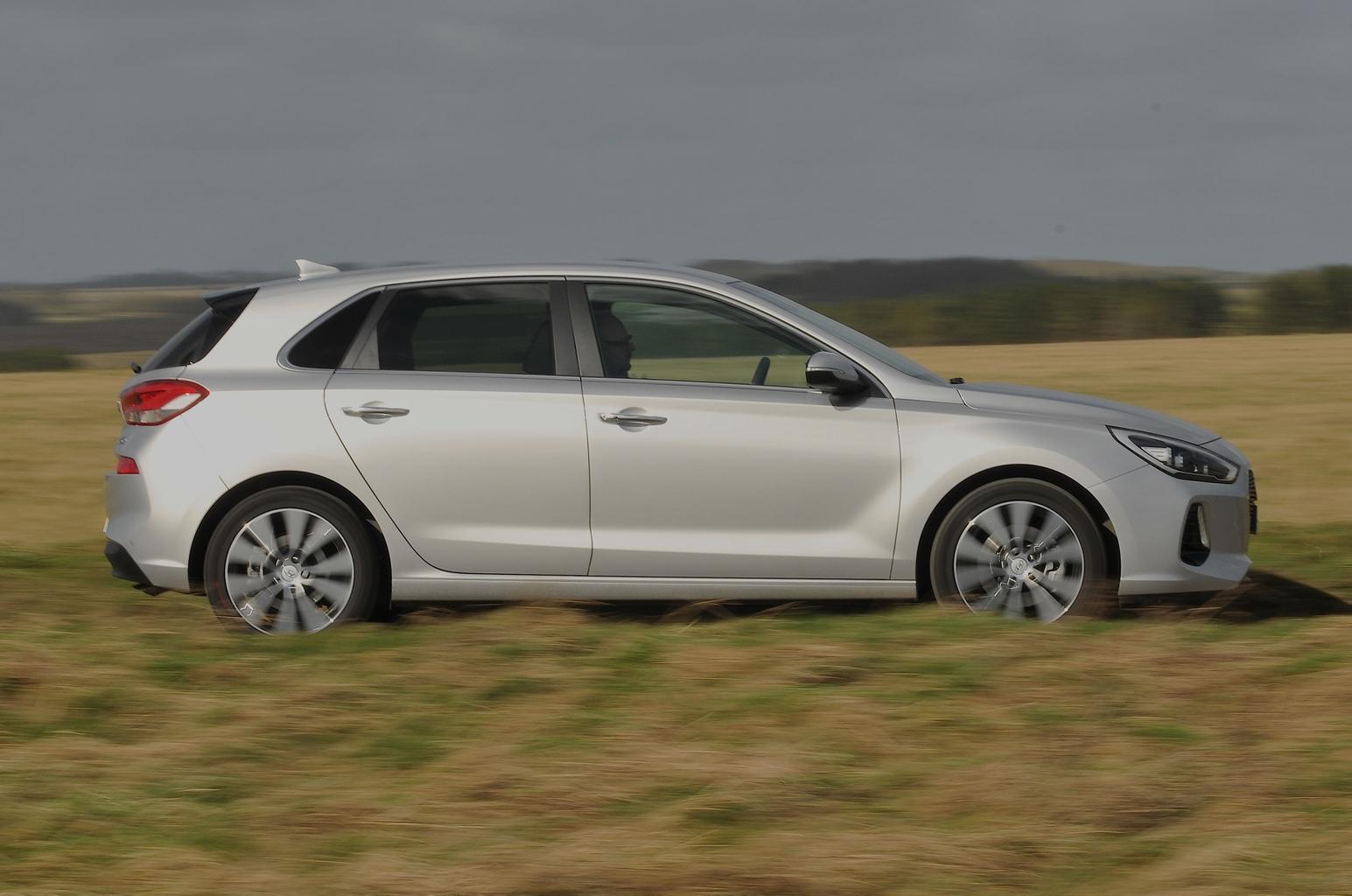 Used Hyundai i30 Hatchback 2017-present side driving silver