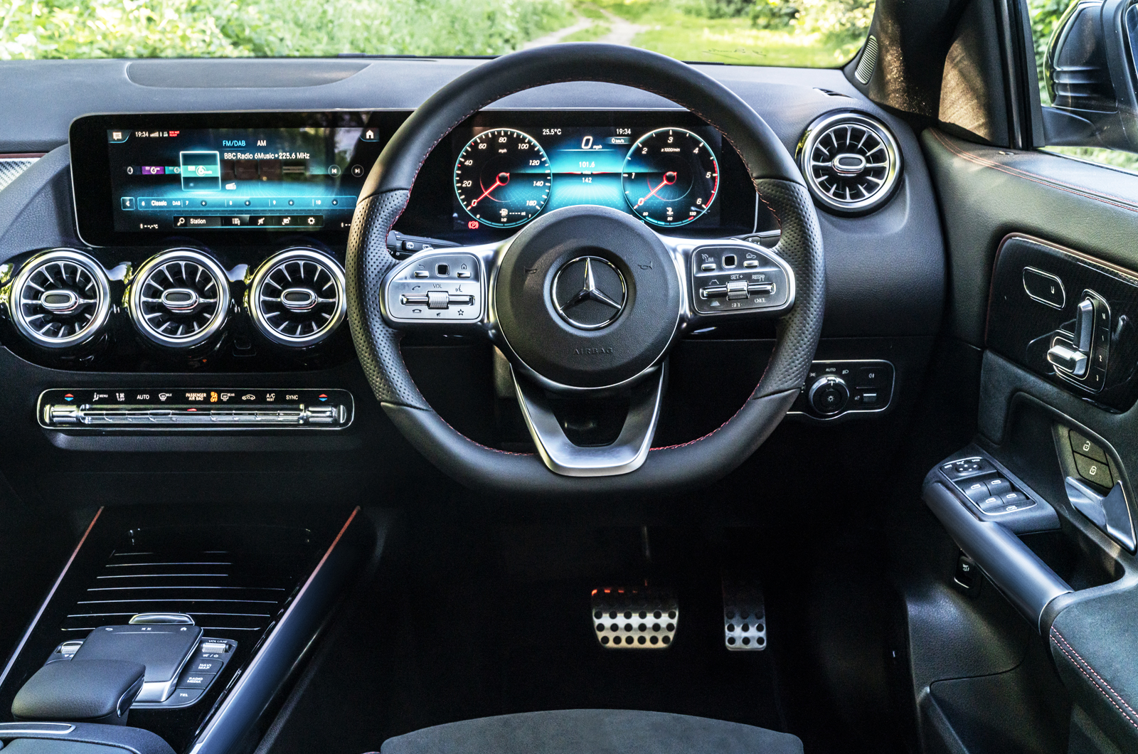 Used Mercedes GLA 2020-present interior dashboard