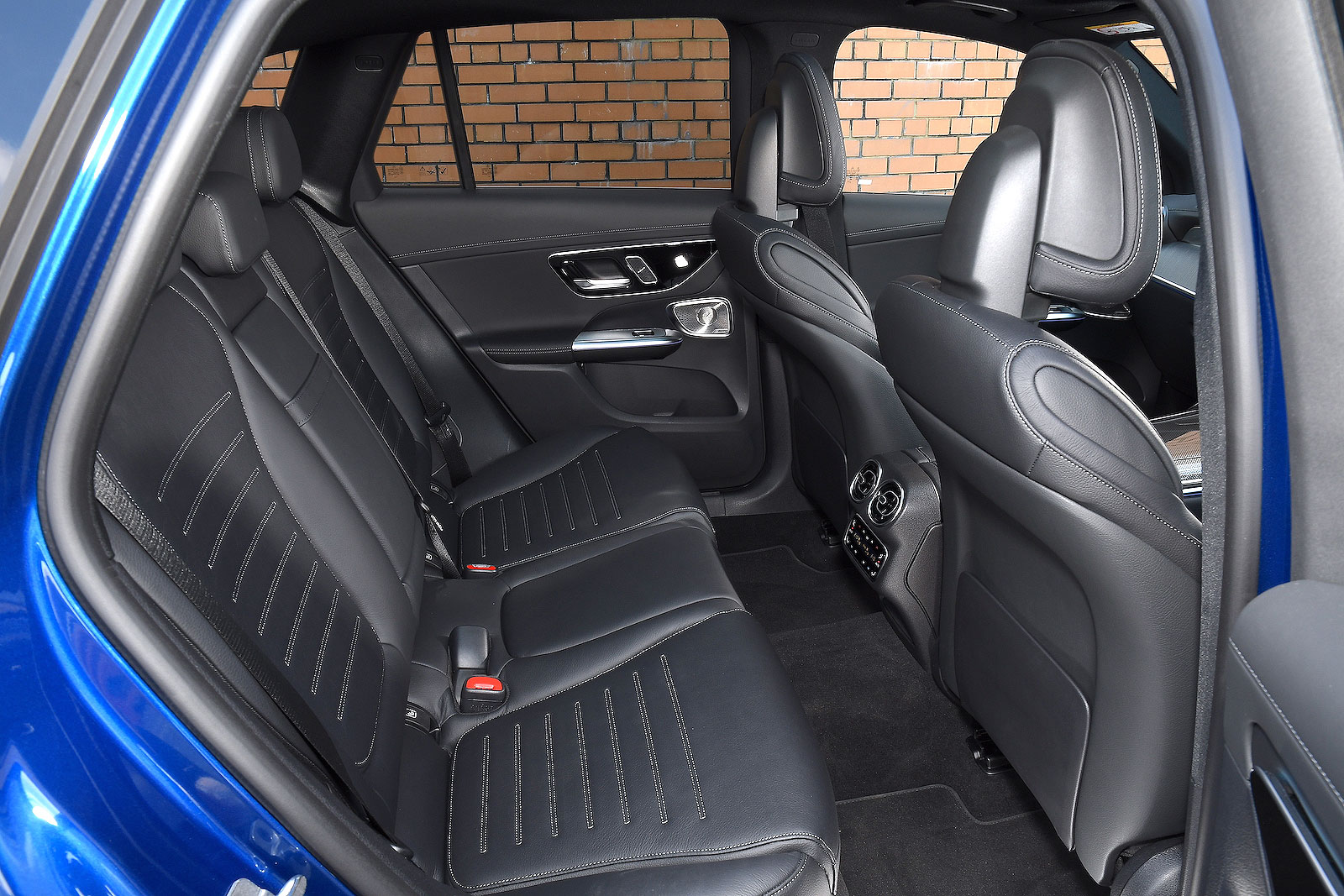 Used Mercedes GLC 2023-present back seats