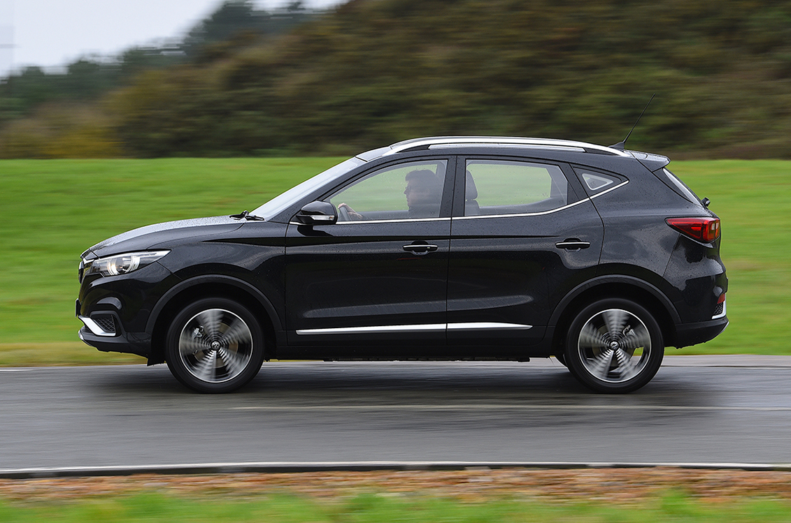 Used MG ZS EV 2019-2025 panning shot black
