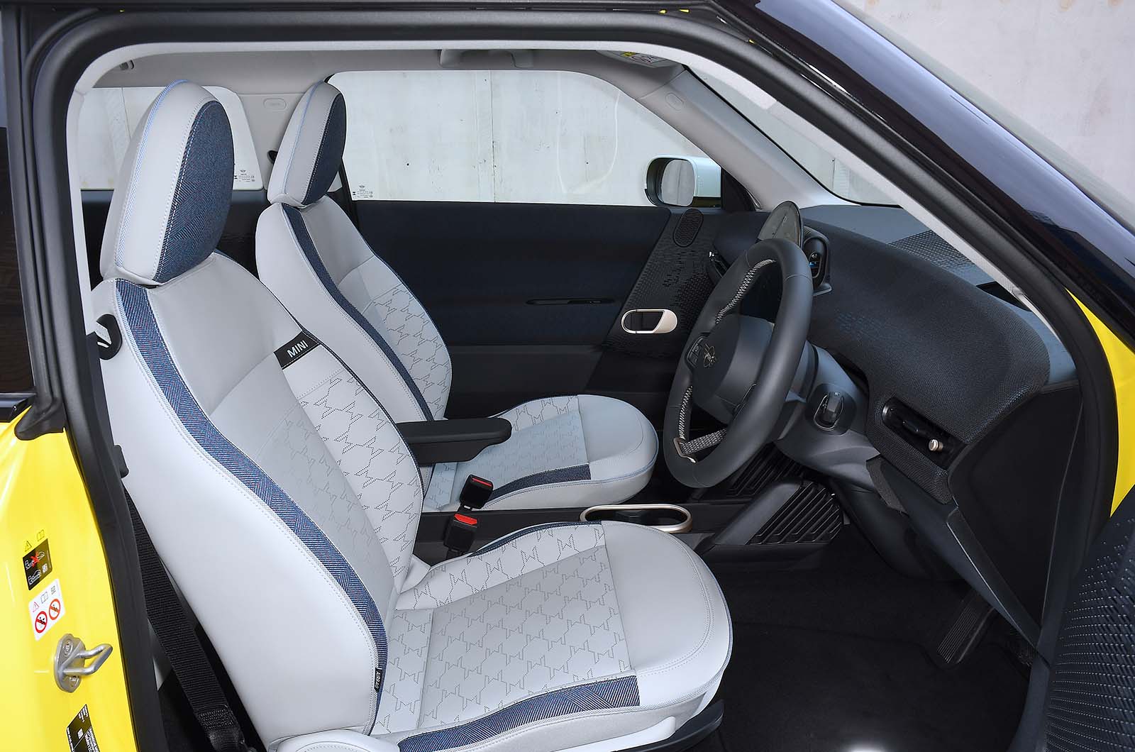 Used Mini Cooper Electric 2024-present front seats