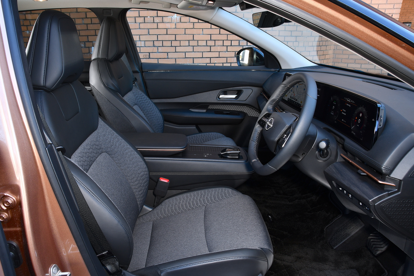 Used Nissan Ariya 2022-present front seats