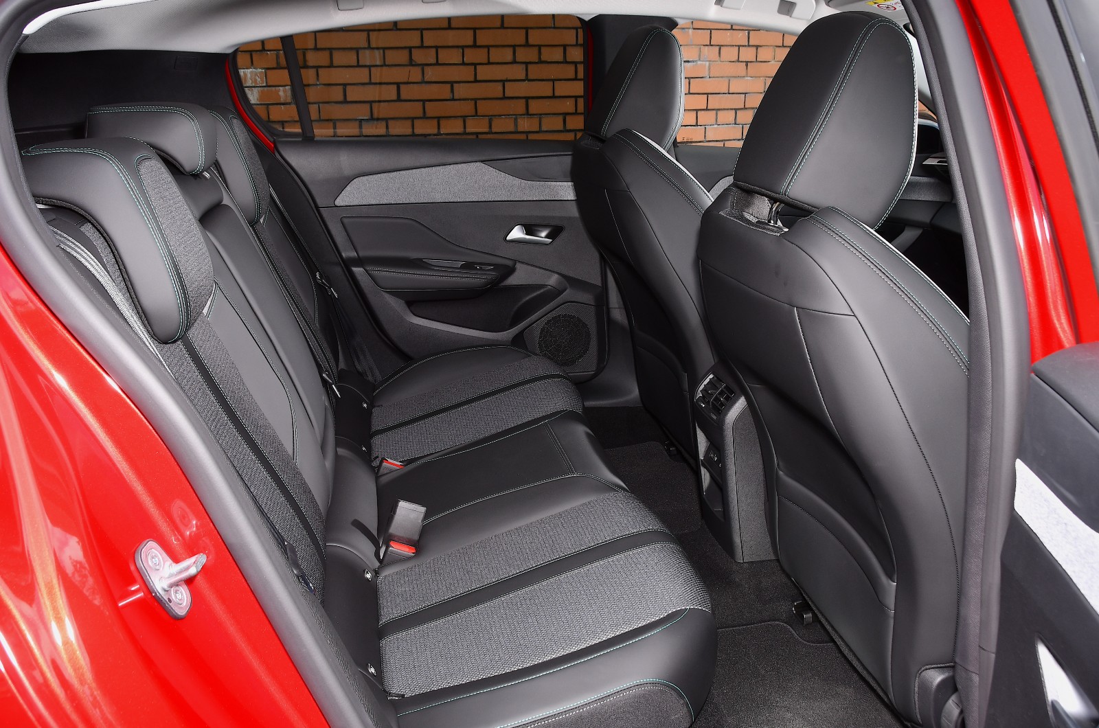Used Peugeot 308 2022-present back seats