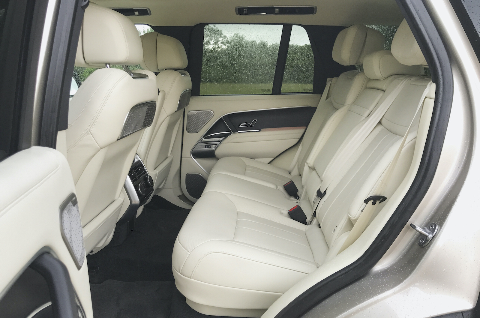 Used Range Rover 2022-present back seats
