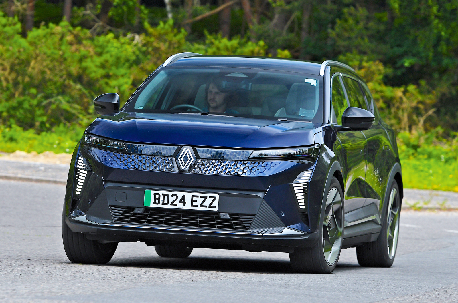 Used Renault Scenic 2024-present front cornering blue