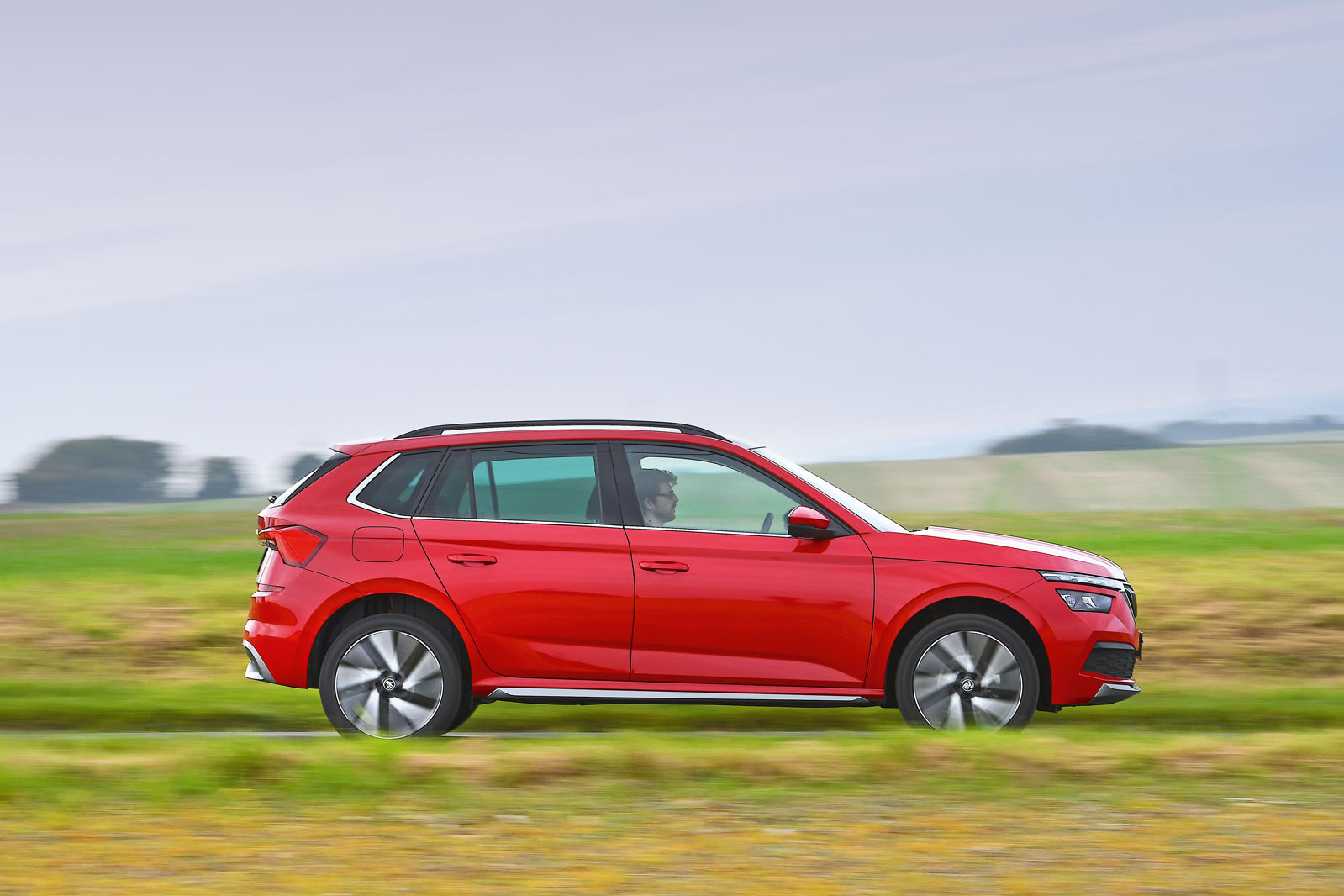 Used Skoda Kamiq 2019-present side driving
