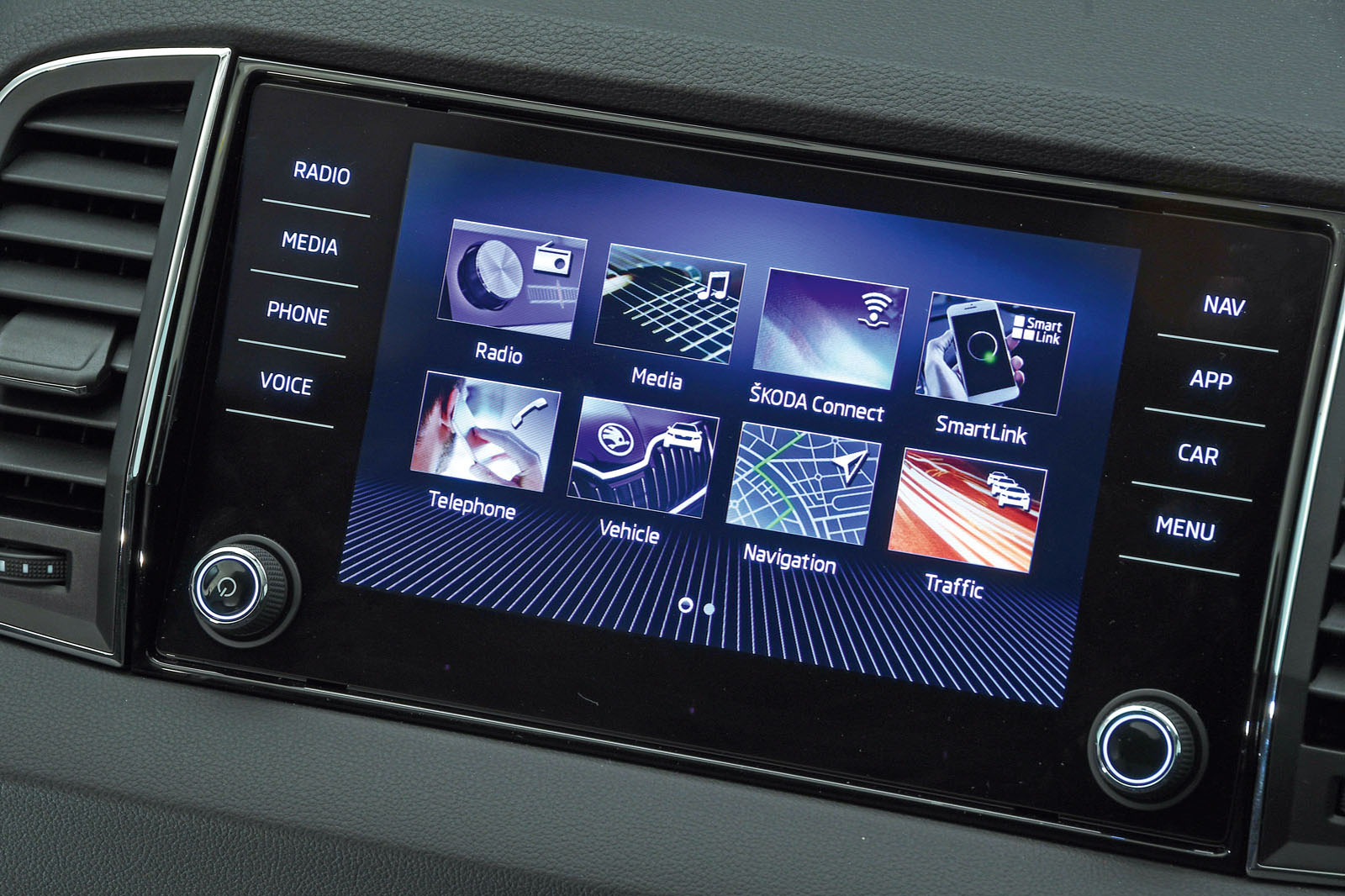 Used Skoda Karoq 2017-present infotainment