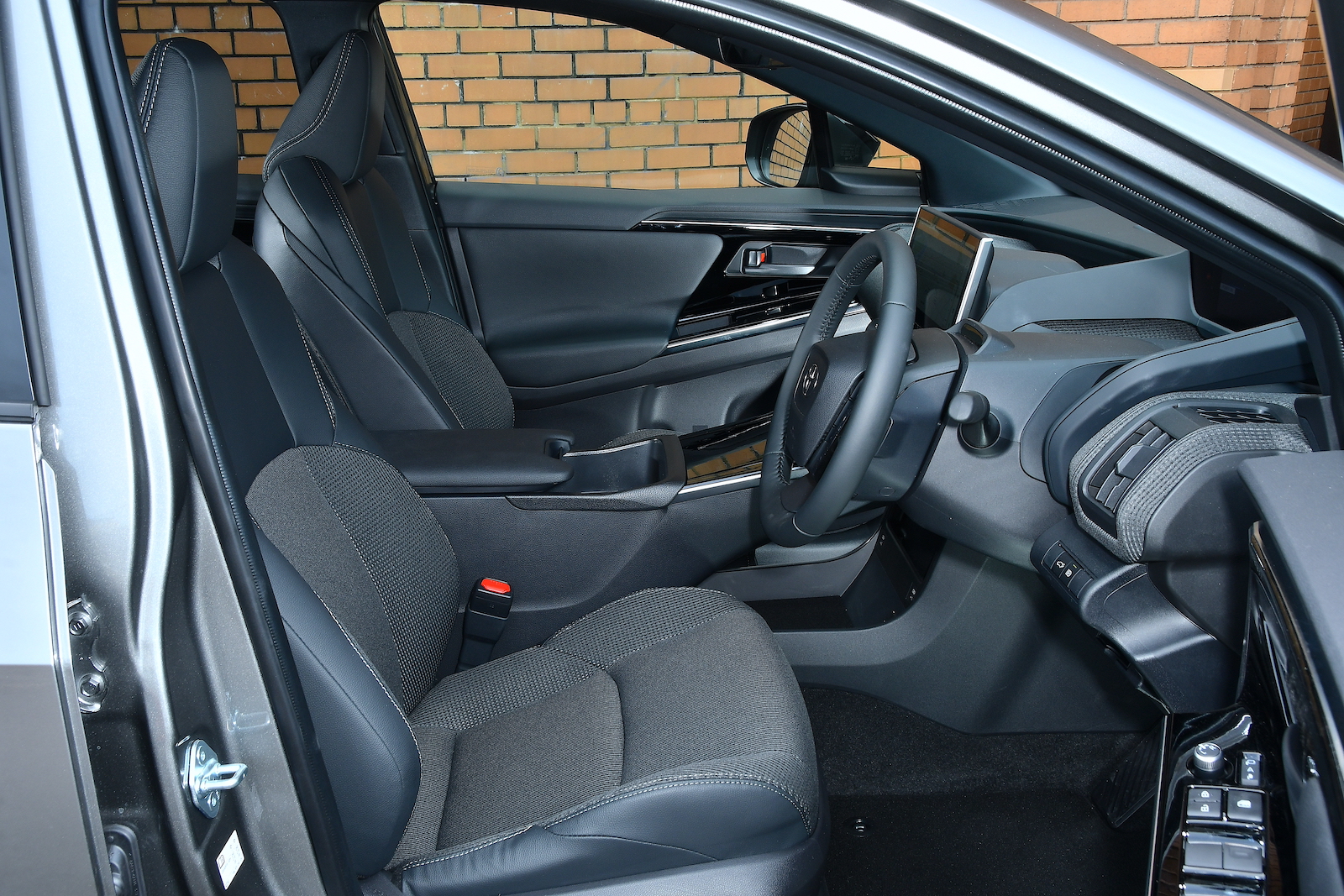 Used Toyota bZ4X 2022-present front seats