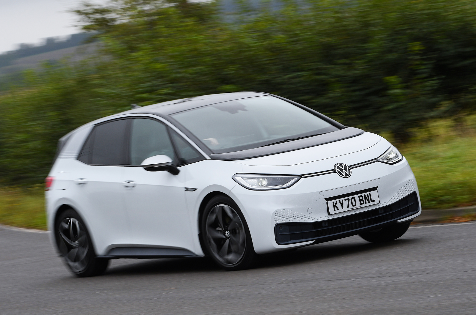 Used Volkswagen ID 3 2020-present front cornering white