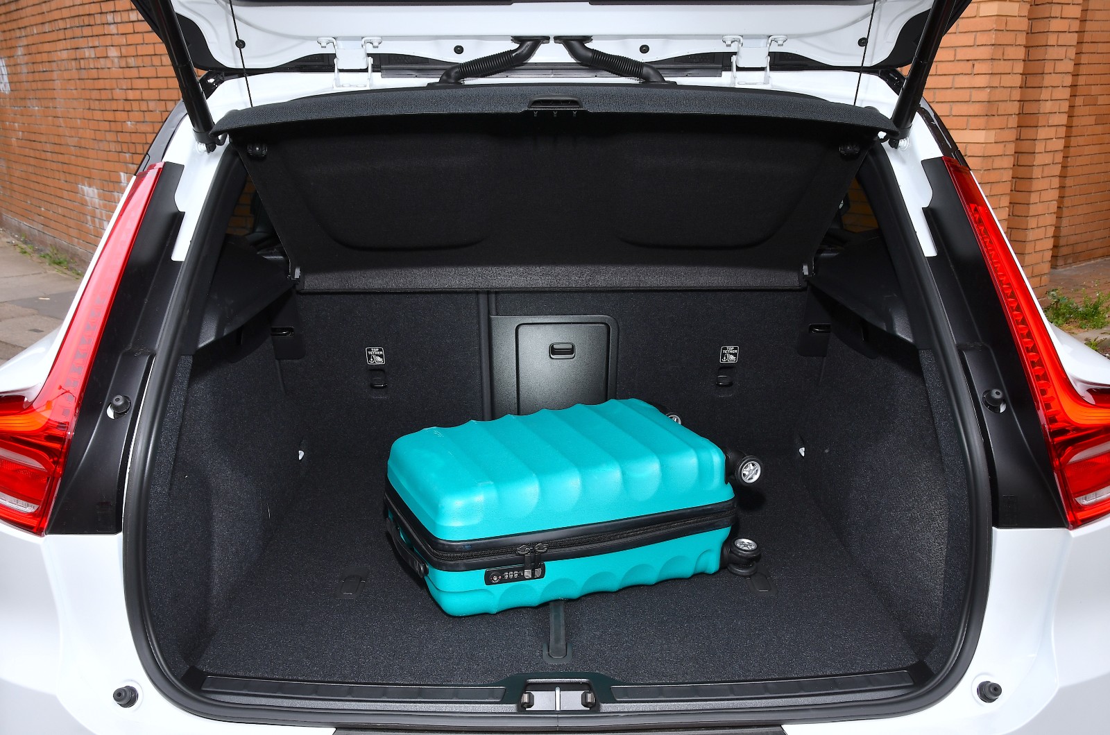 Used Volvo XC40 Recharge 2021-present boot