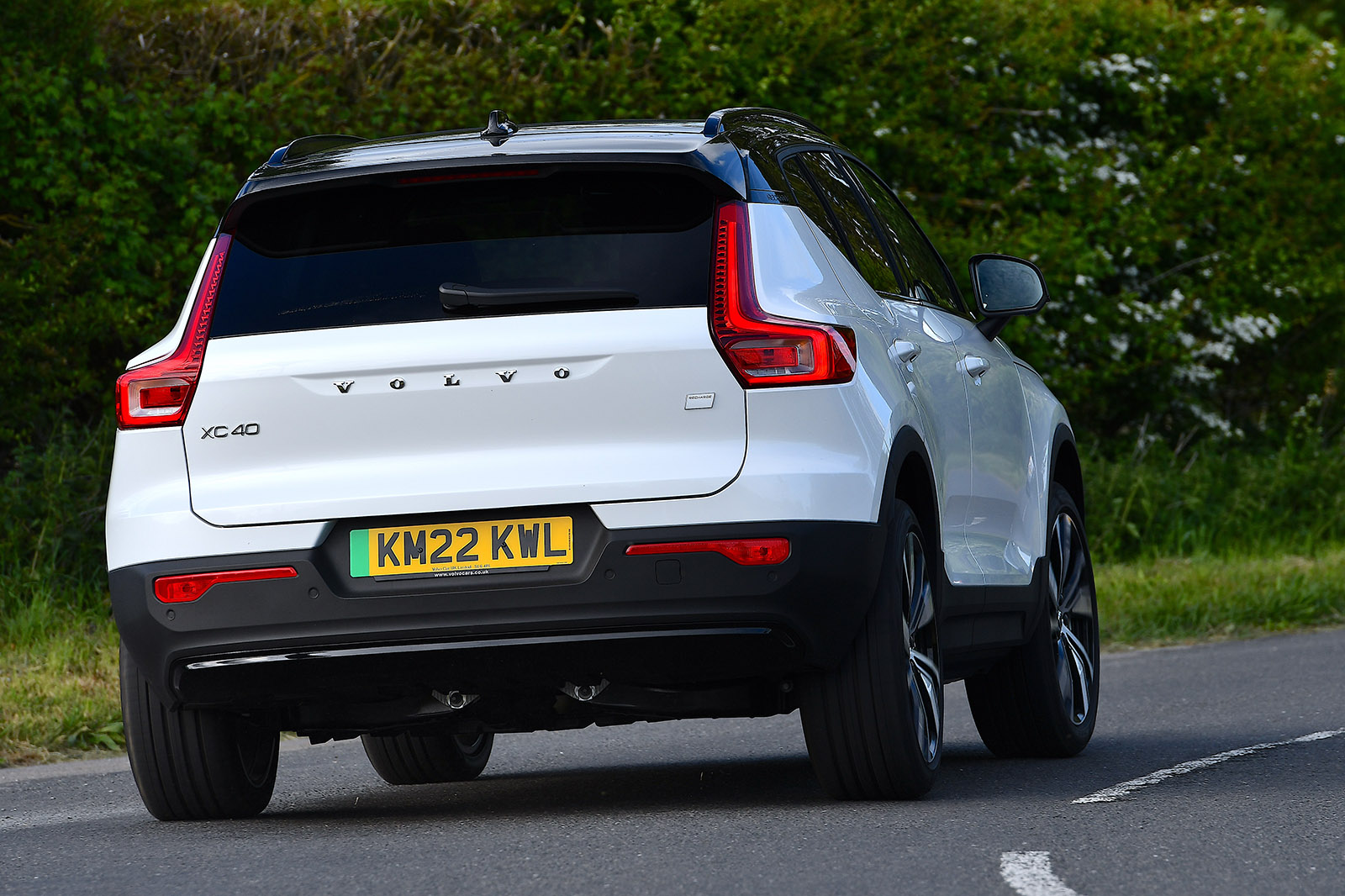 Used Volvo XC40 Recharge 2021-present rear right cornering white