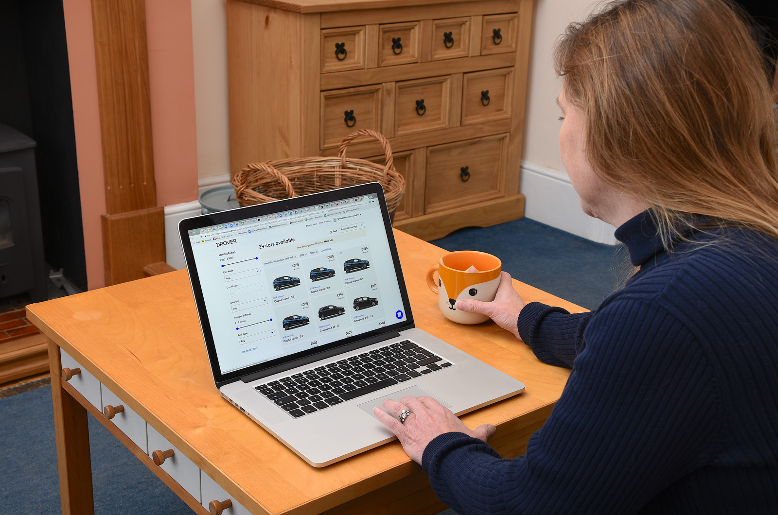 Using computer to shop for cars online