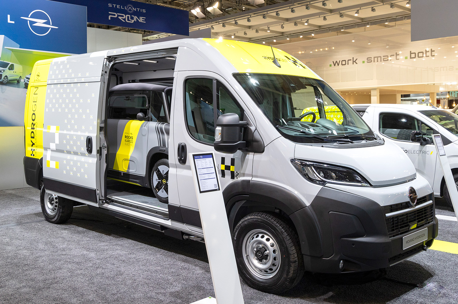 Vauxhall Movano Hydrogen at motor show