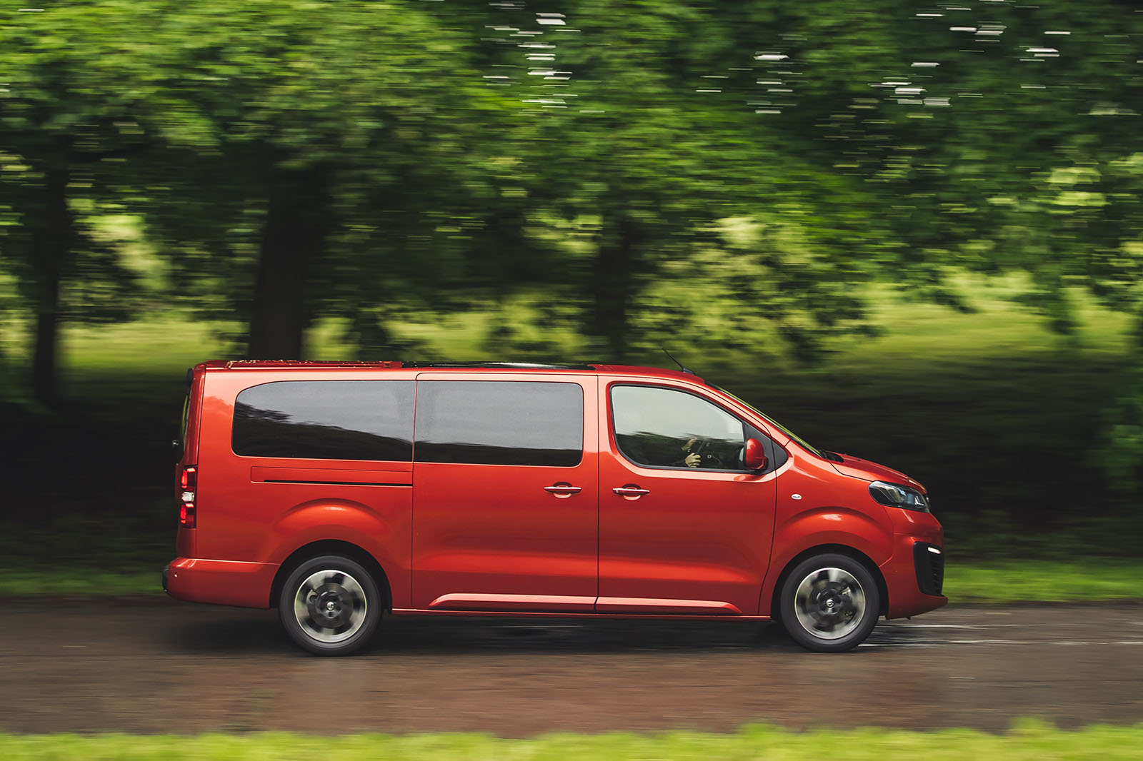 Vauxhall Vivaro-e Life side tracking