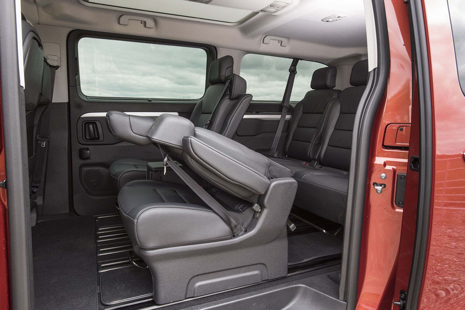 Vauxhall Vivaro-e Life 2020 side view