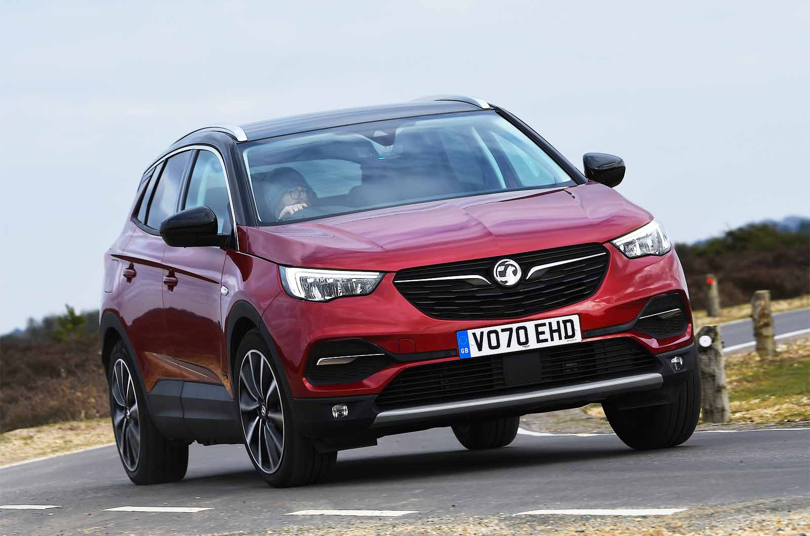 Vauxhall Grandland X Hybrid 2021 front