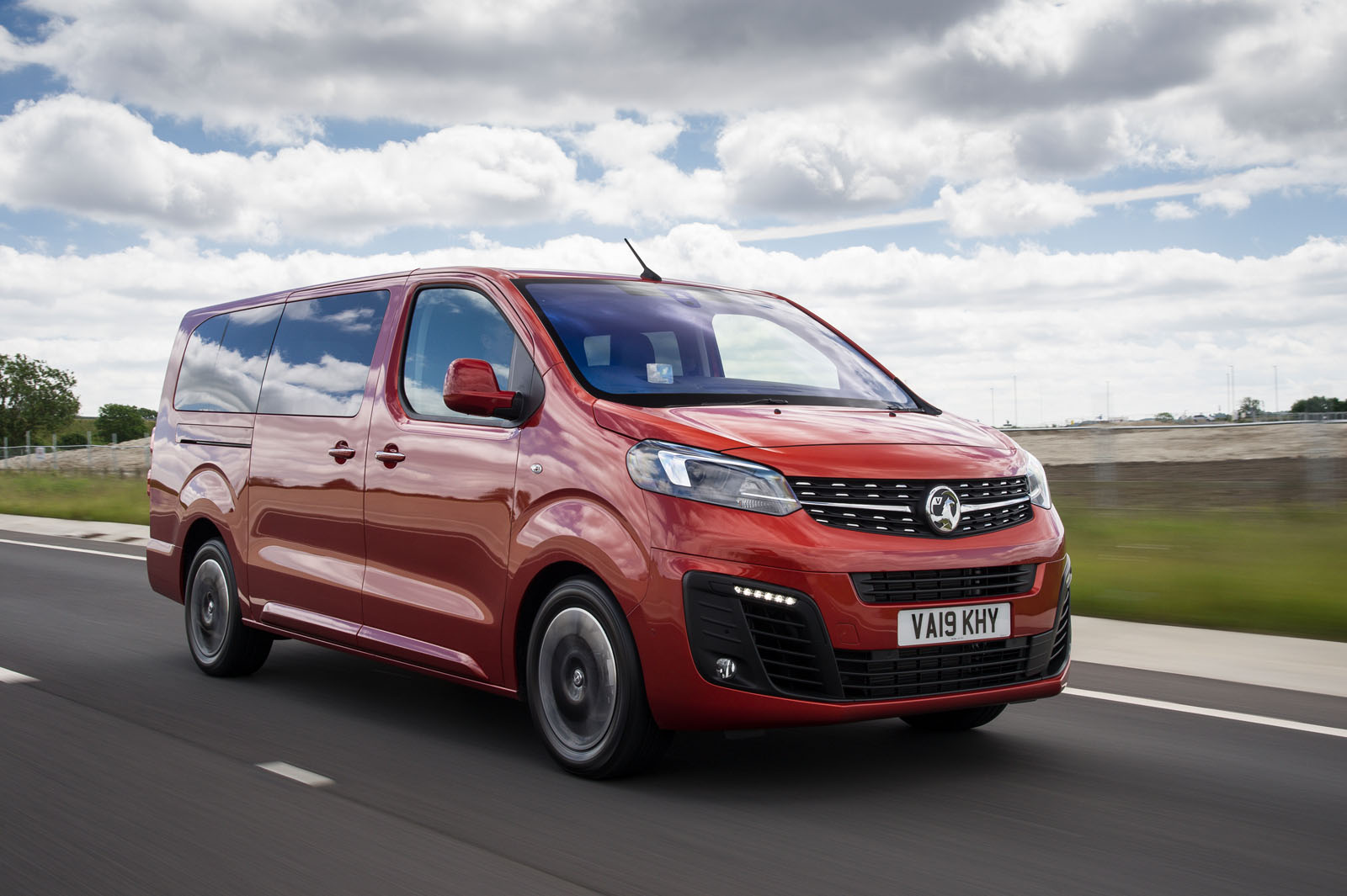 Vauxhall Vivaro Life 2019 front tracking shot