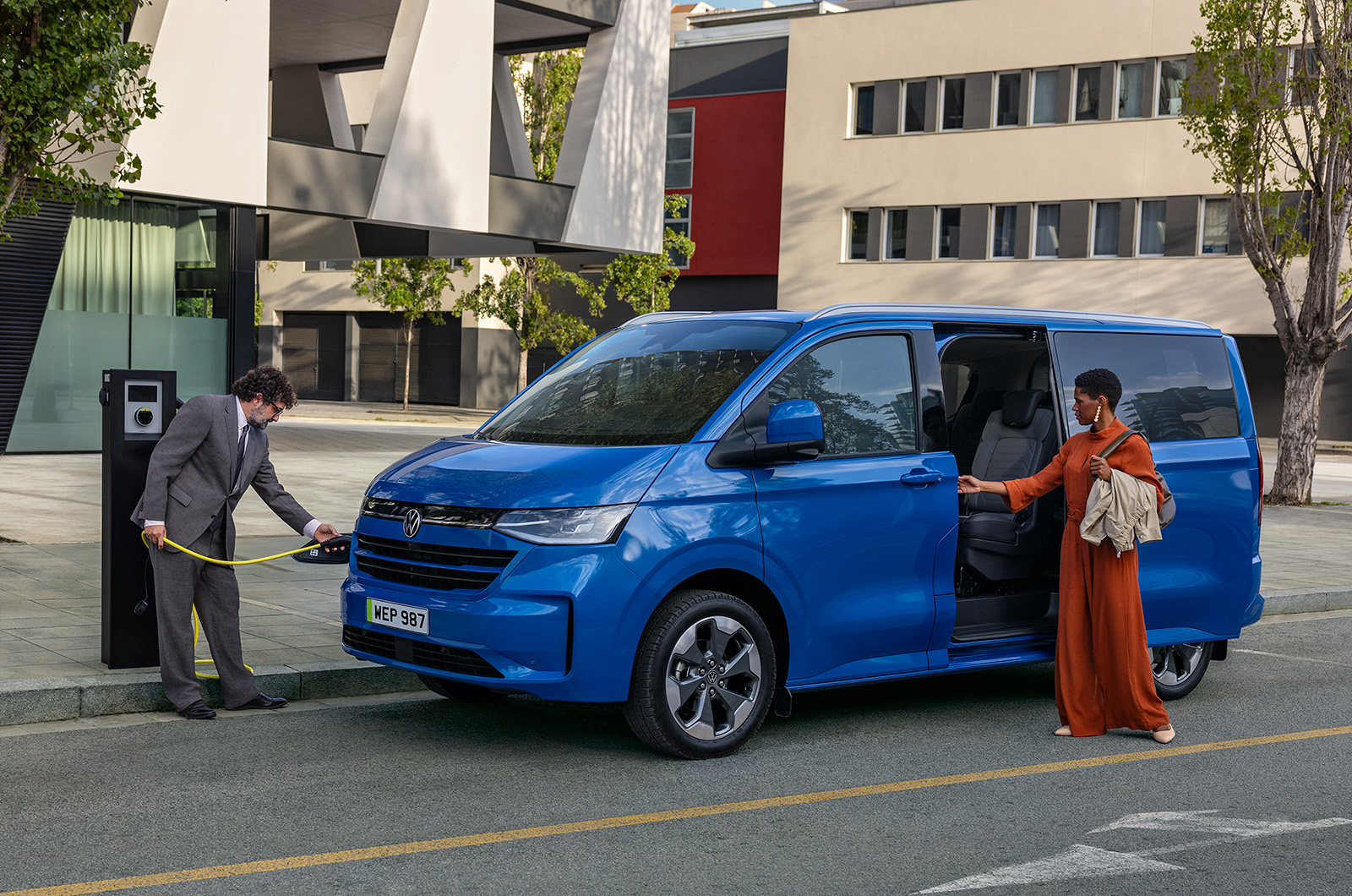 Volkswagen e-Transporter Shuttle charging