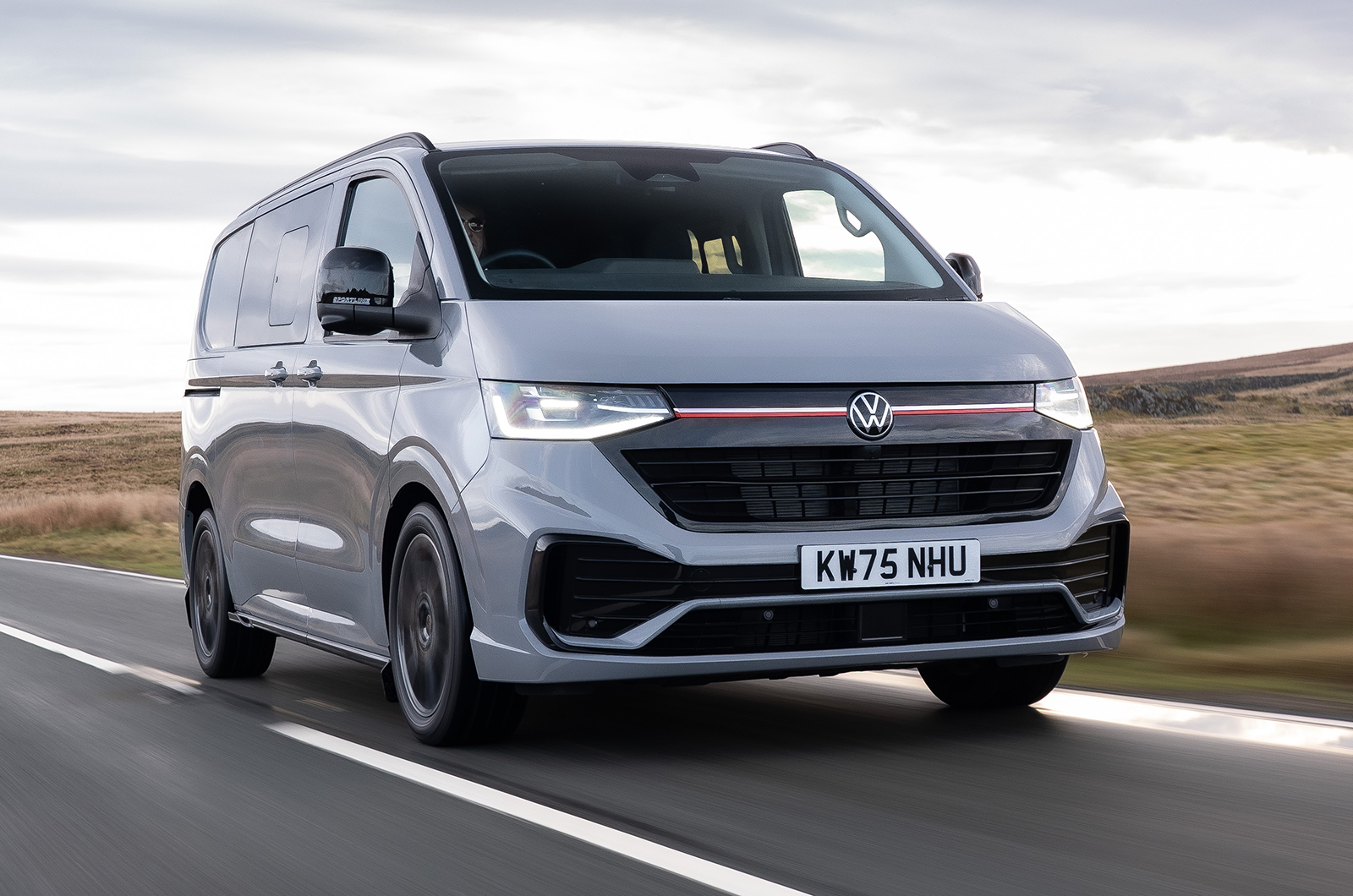 Volkswagen Transporter driving front right