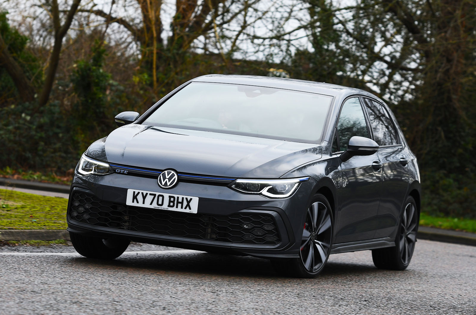 Volkswagen Golf GTE front cornering