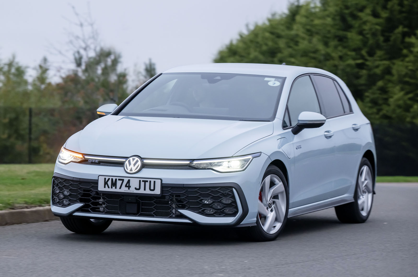 Volkswagen Golf GTE front cornering