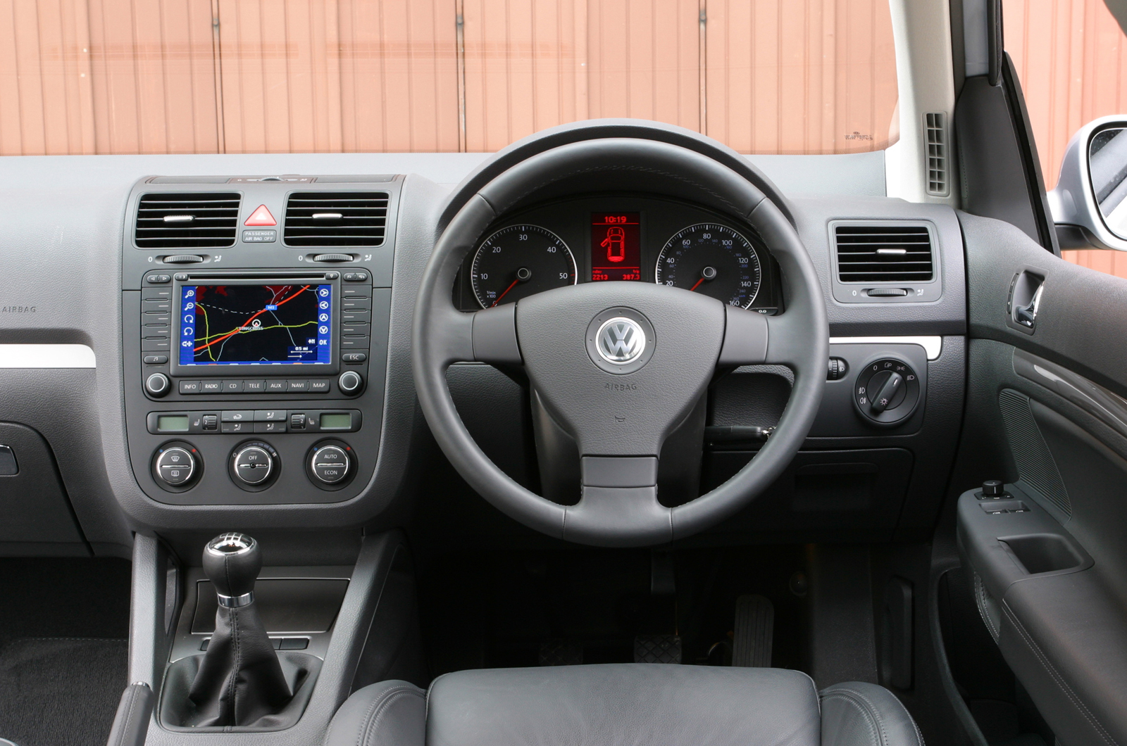 Volkswagen Golf Mk5 dashboard