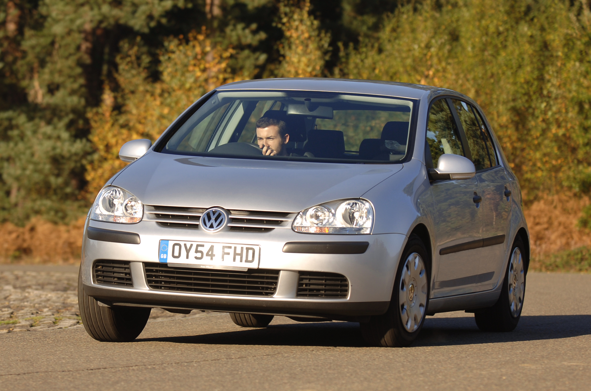 Volkswagen Golf Mk5 front cornering