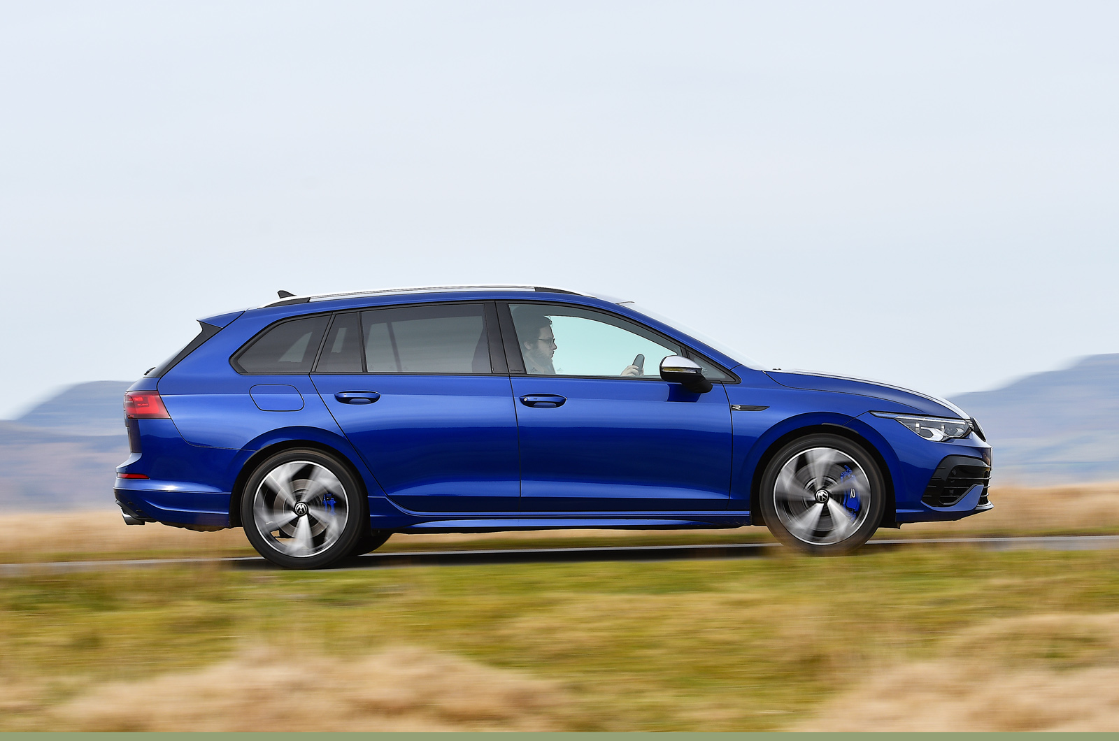 Volkswagen Golf R Estate 2022 side