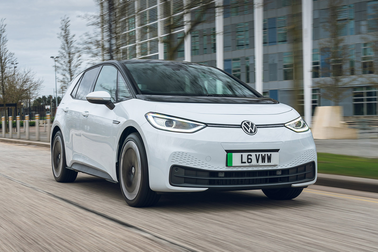 Volkswagen ID 3 2022 right front driving