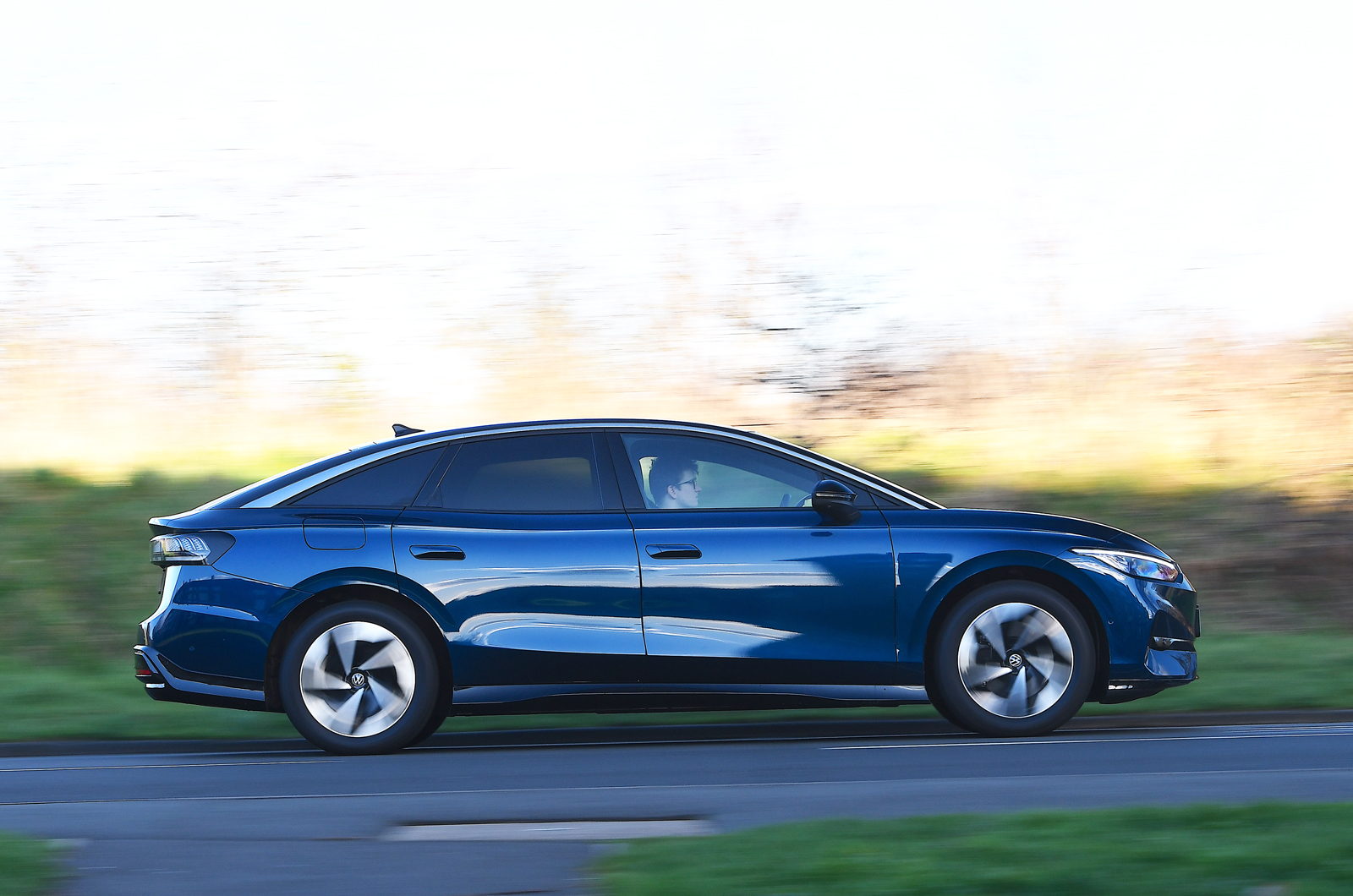 Volkswagen ID 7 side action