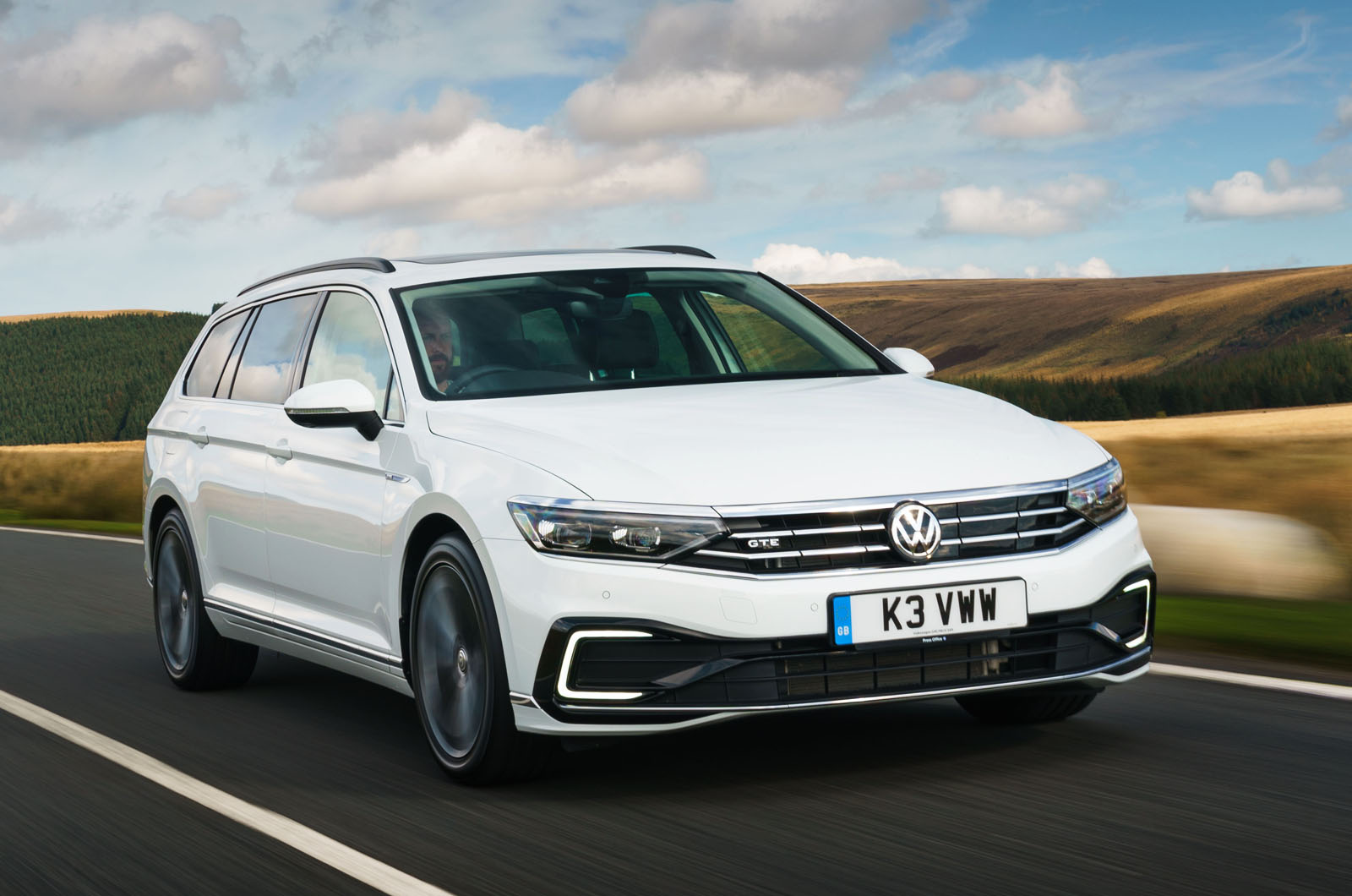 Volkswagen Passat GTE Estate front tracking