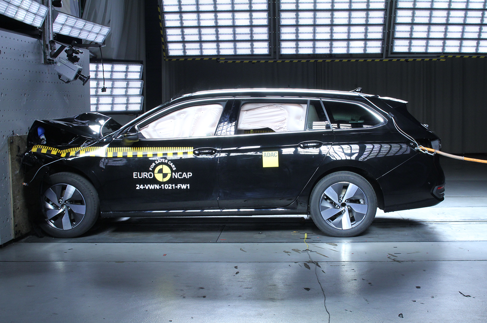 Volkswagen Passat rigid barrier crash test