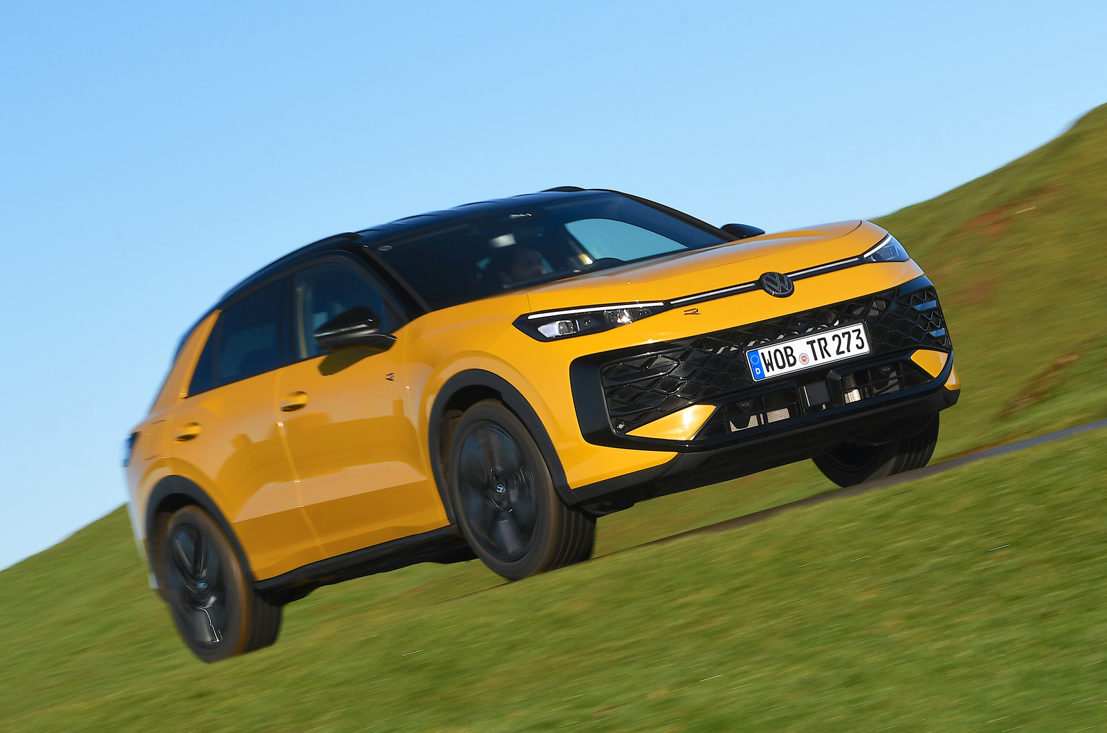 Volkswagen T-Roc front driving