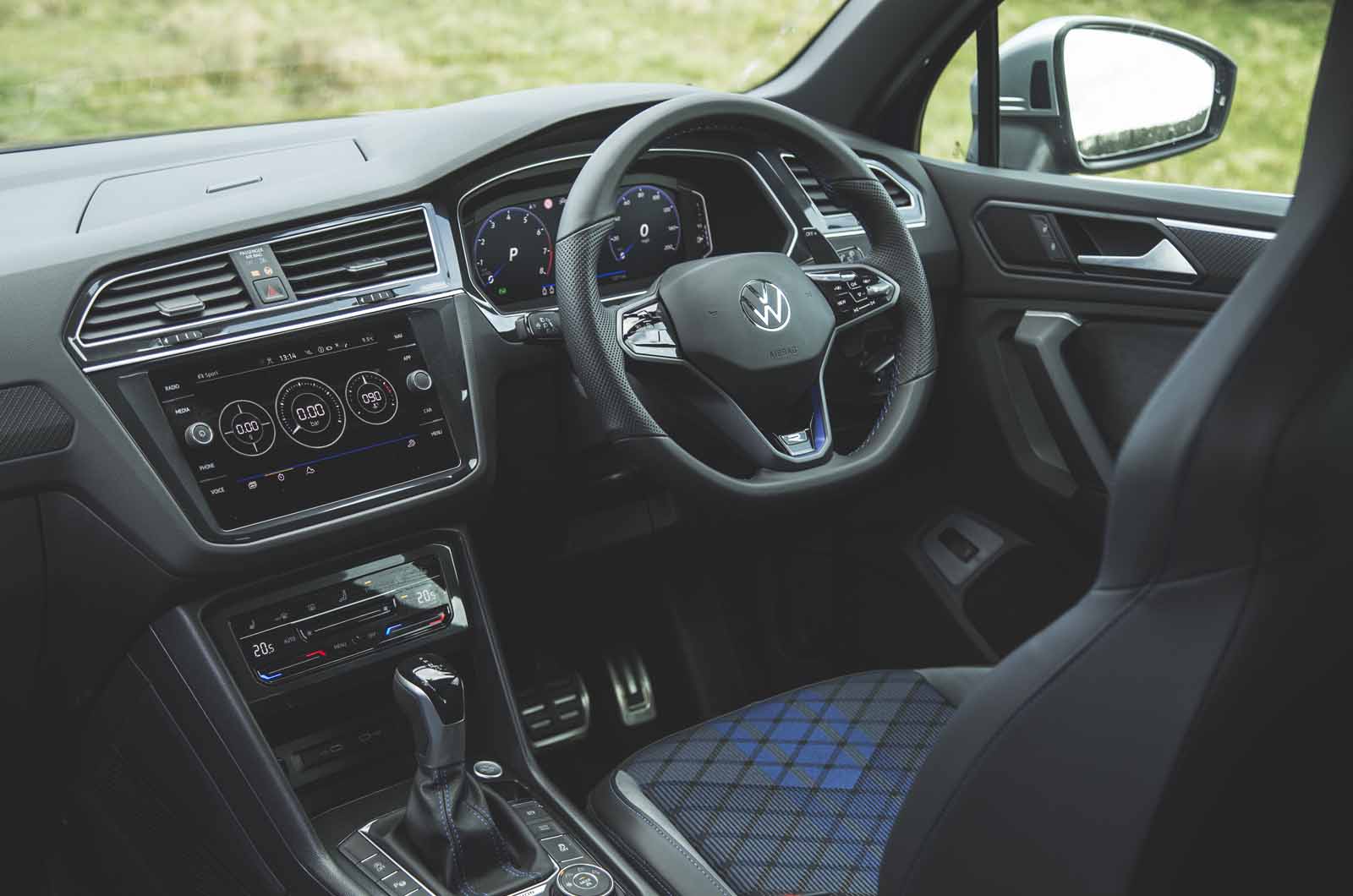 Volkswagen Tiguan R 2021 dashboard