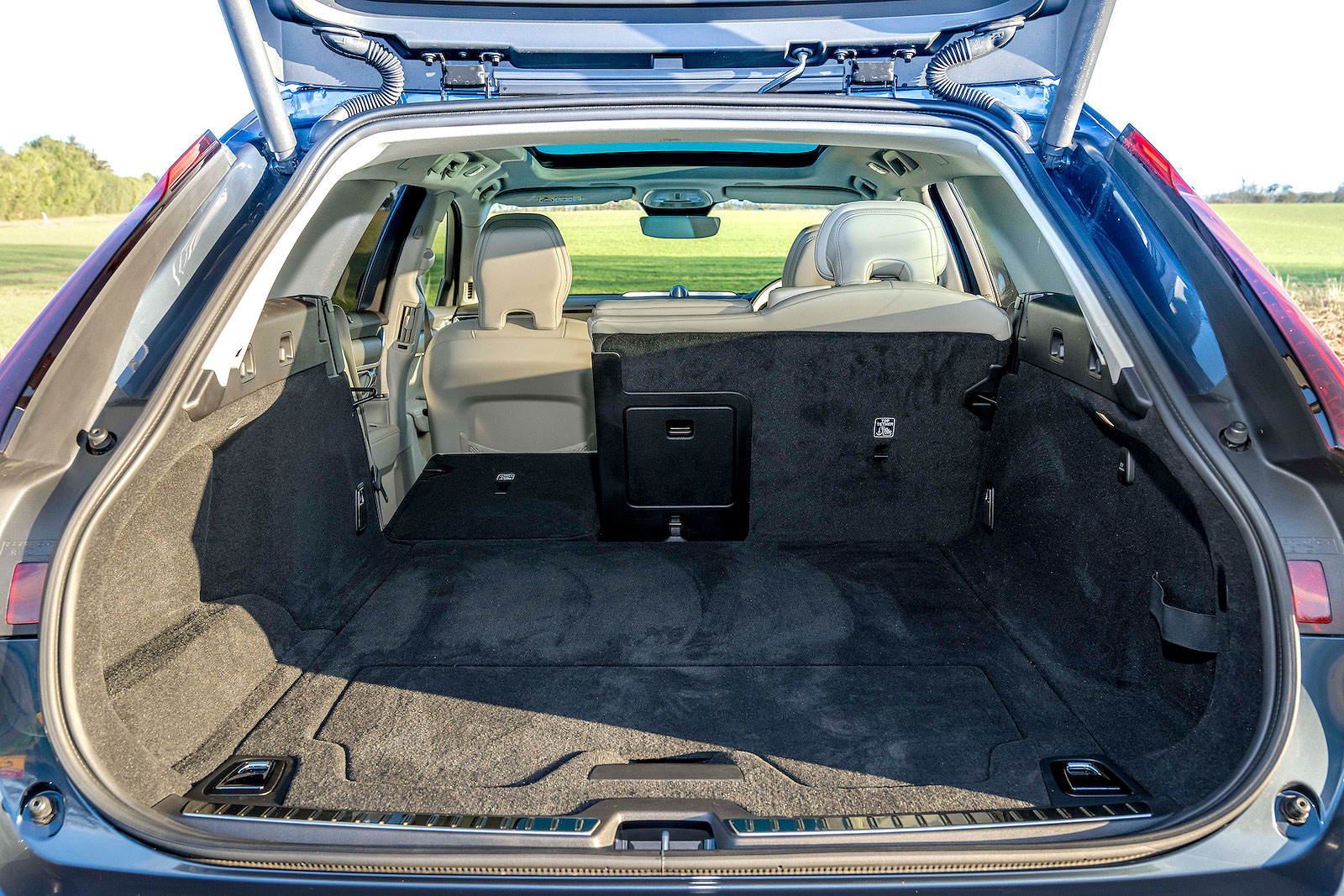 Volvo V90 boot