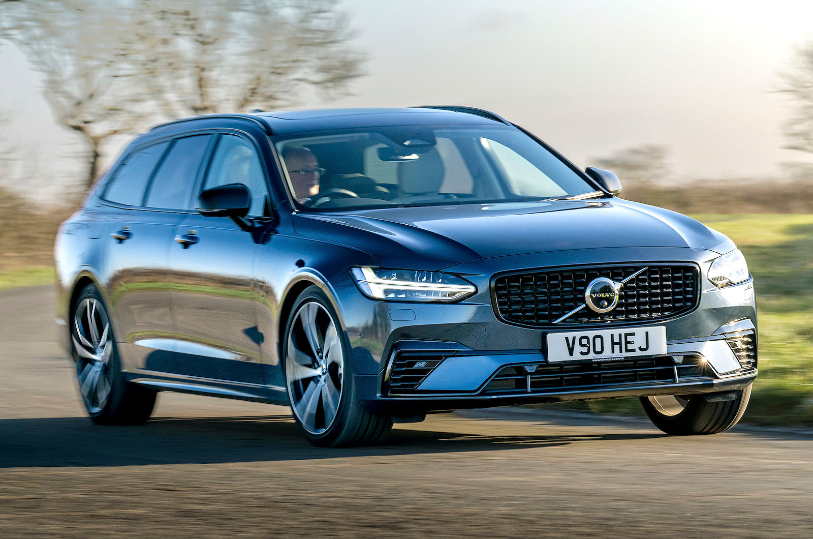 Volvo V90 front cornering