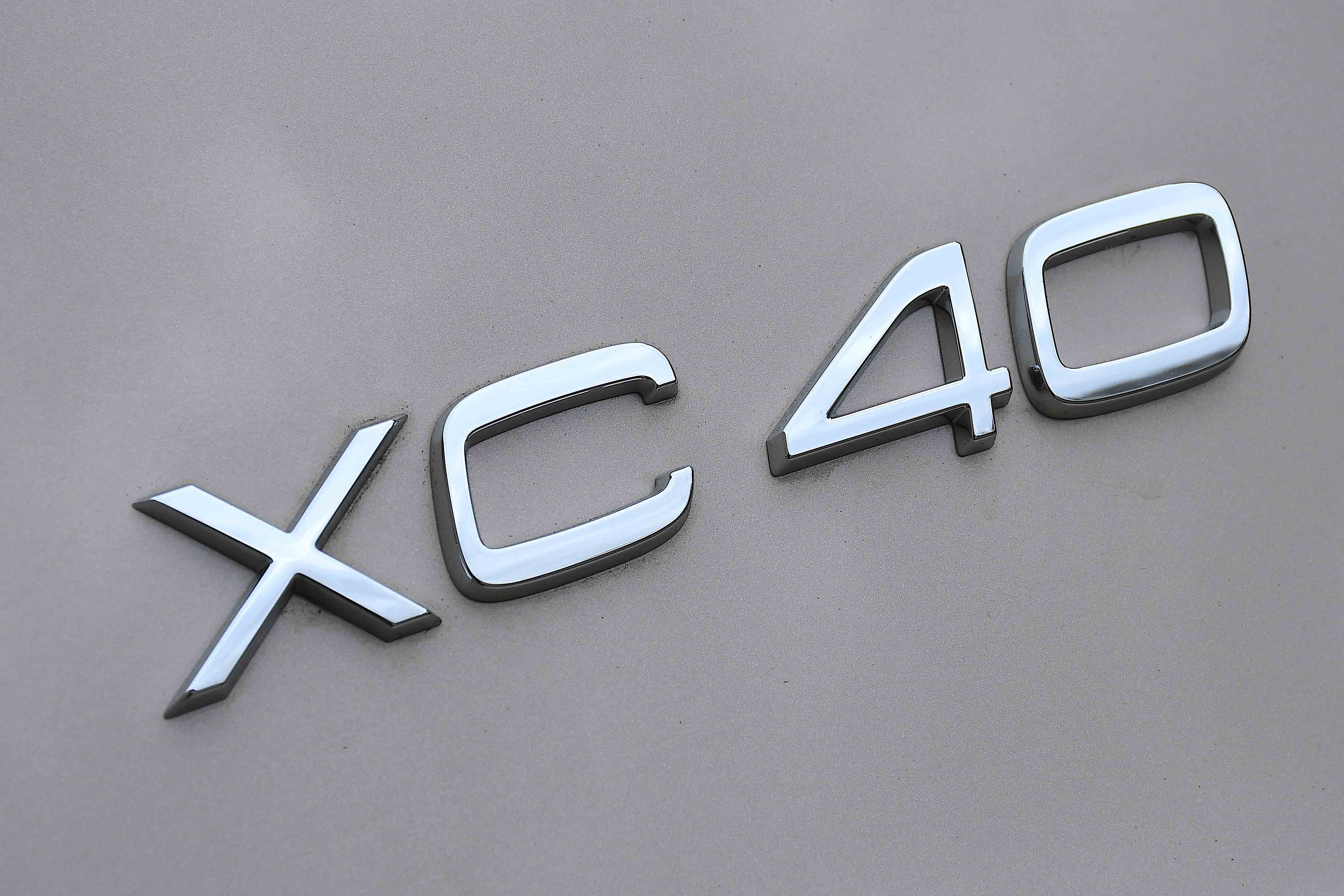 Volvo XC40 exterior badge