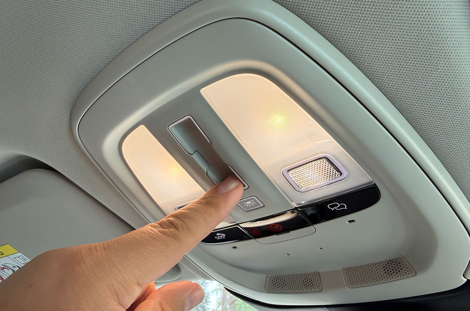 Volvo XC60 sunroof controls