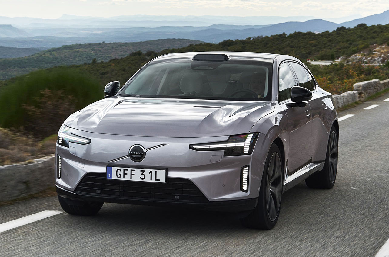 Volvo ES90 driving front left