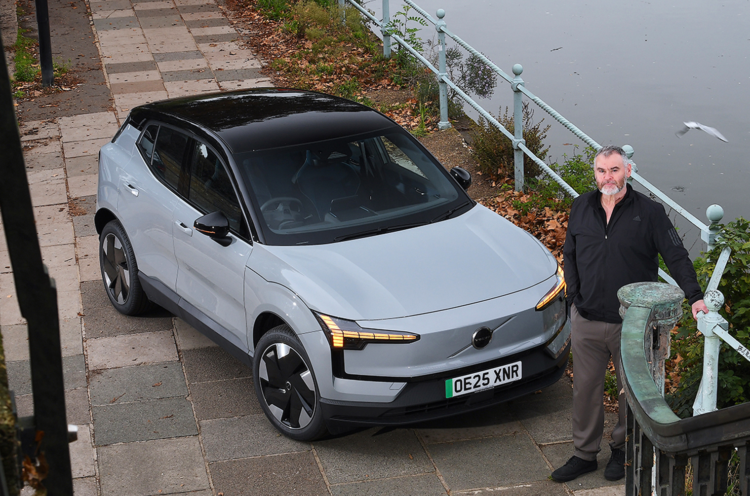 Volvo EX30 LT header